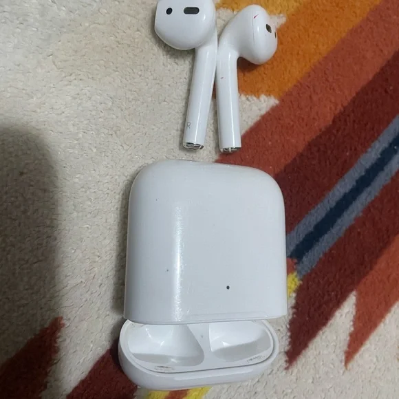 Apple AirPods Model A2031 2nd Generation 1602 Charging